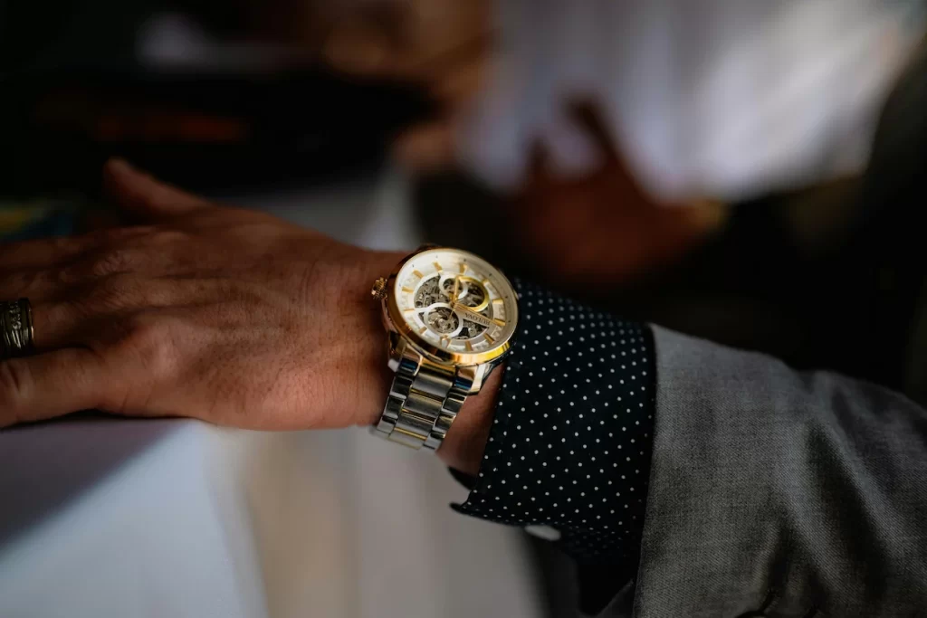 Reloj de pulsera después de una reparación profesional